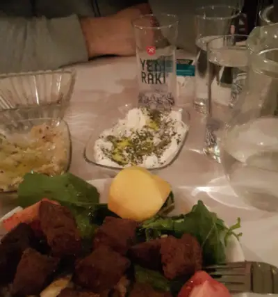 Eşref Saati Meyhanesi - İzmir Mekan Rehberi