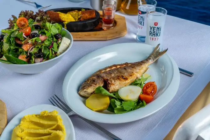 Foça Fener Restaurant - İzmir Mekan Rehberi