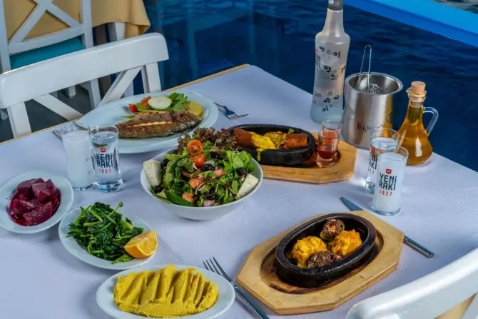 Foça Fener Restaurant - İzmir Mekan Rehberi