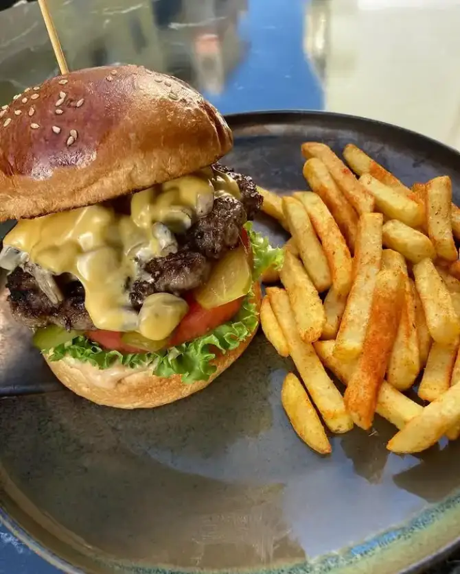 Foodyz - İzmir Mekan Rehberi