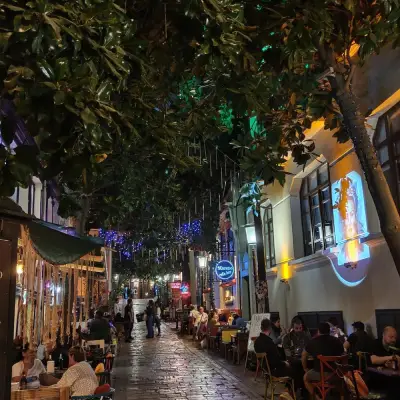 Frida Cafe - İzmir Mekan Rehberi
