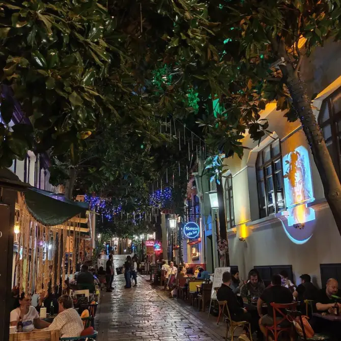Frida Cafe - İzmir Mekan Rehberi