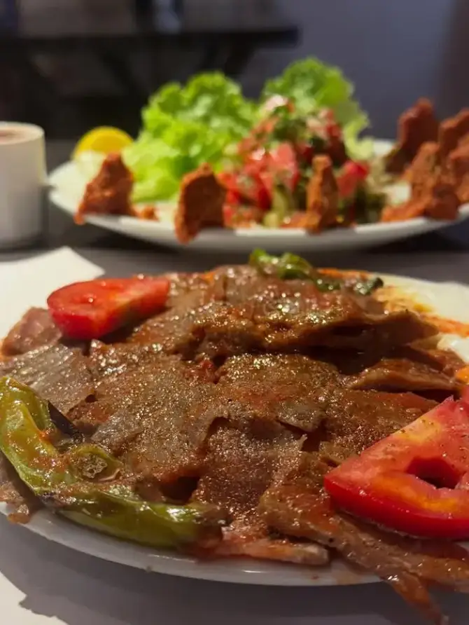 Gerçek Bursa Döner Salonu - İzmir Mekan Rehberi