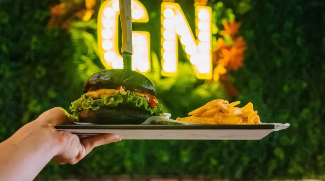 G&N Burger & Bar - İzmir Mekan Rehberi