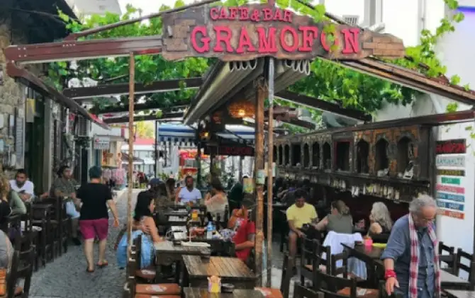 Gramofon Cafe - İzmir Mekan Rehberi