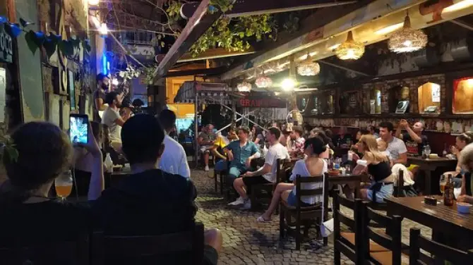Gramofon Cafe - İzmir Mekan Rehberi