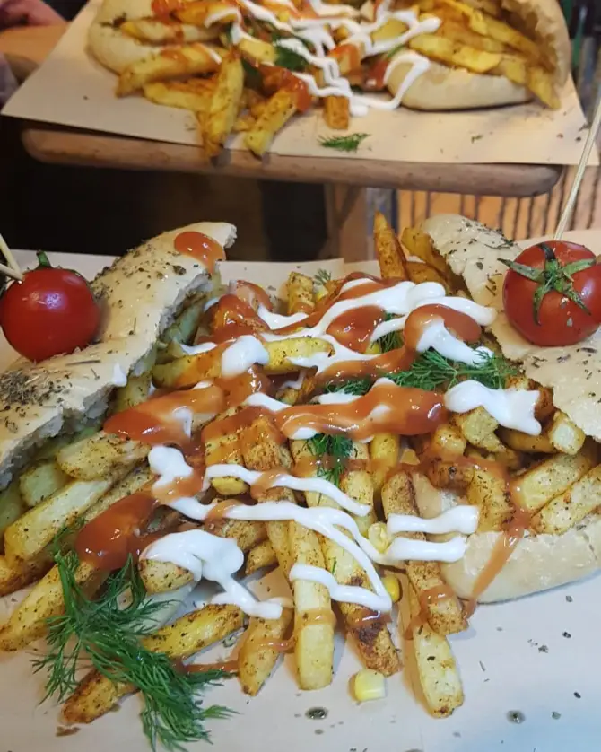 Guguklu Cafe - İzmir Mekan Rehberi
