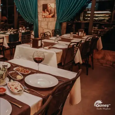 Güneşte Fasıllı Meyhane - İzmir Mekan Rehberi