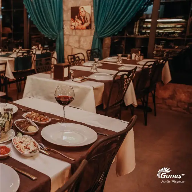 Güneşte Fasıllı Meyhane - İzmir Mekan Rehberi
