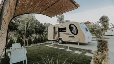 Güneşte Karavan Otel - İzmir Mekan Rehberi