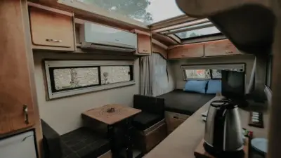 Güneşte Karavan Otel - İzmir Mekan Rehberi