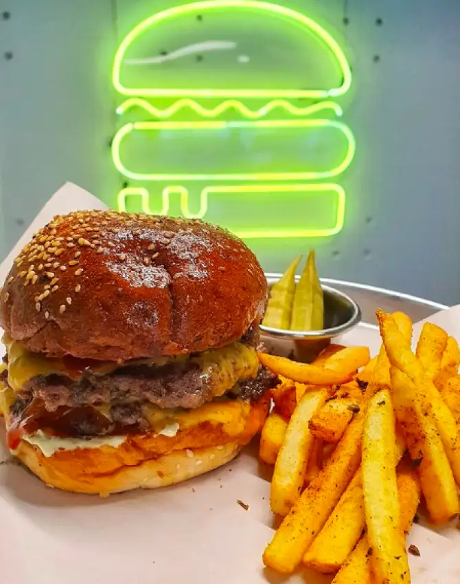 Guru Burger - İzmir Mekan Rehberi