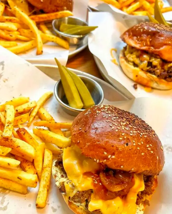 Guru Burger - İzmir Mekan Rehberi
