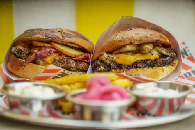 Friend Burger - İzmir Mekan Rehberi