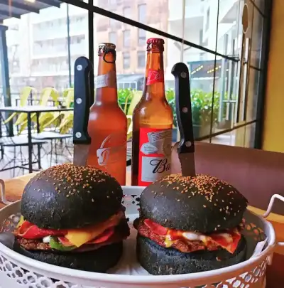 Hamburg Street Foods & Pub fotoğraf 2 - İzmir Mekan Rehberi