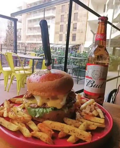 Hamburg Street Foods & Pub fotoğraf 3 - İzmir Mekan Rehberi