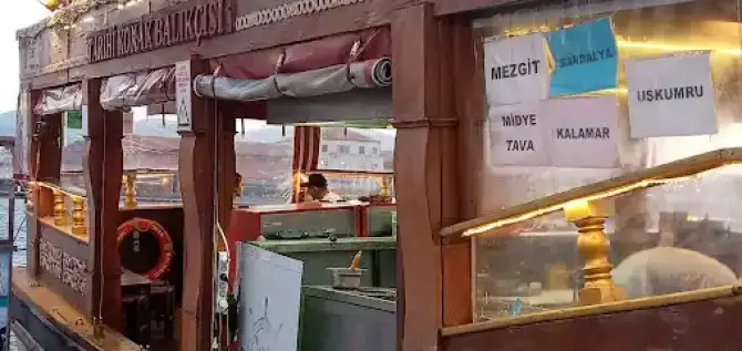 Tarihi Konak Balıkçısı - İzmir Mekan Rehberi