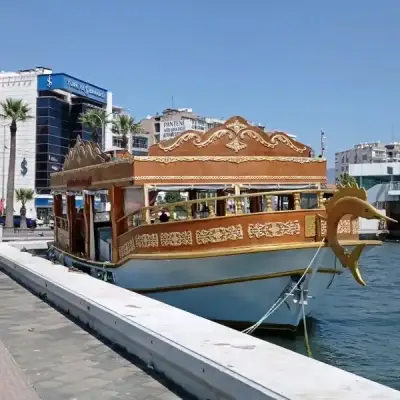Tarihi Konak Balıkçısı - İzmir Mekan Rehberi