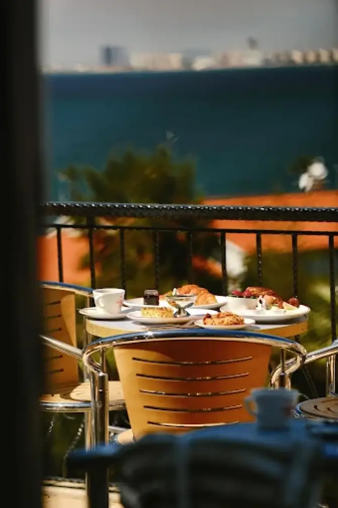 Haus Pera Coffee Konak - İzmir Mekan Rehberi