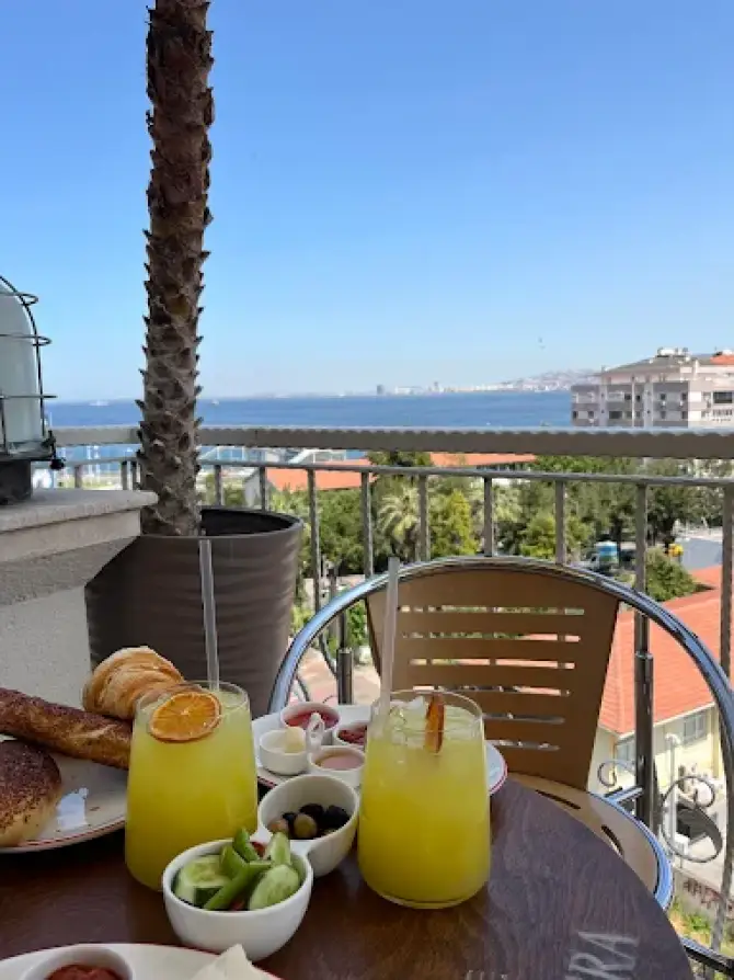 Haus Pera Coffee Konak - İzmir Mekan Rehberi