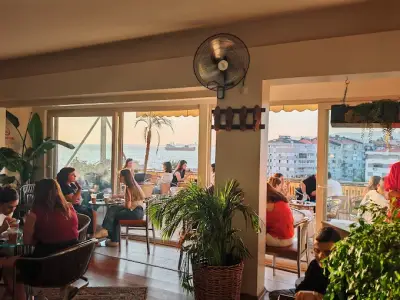 Haus Pera Coffee Konak - İzmir Mekan Rehberi