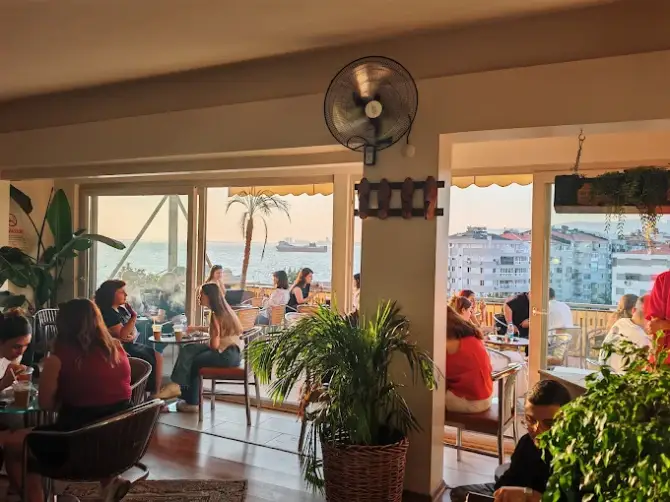 Haus Pera Coffee Konak - İzmir Mekan Rehberi