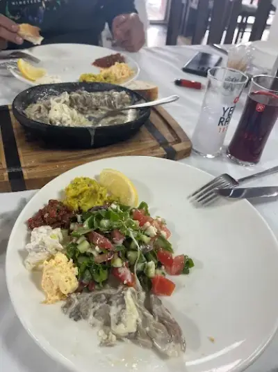 Havuzlu Meyhane fotoğraf 3 - İzmir Mekan Rehberi