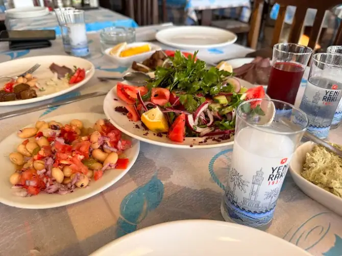 Havuzlu Meyhane - İzmir Mekan Rehberi