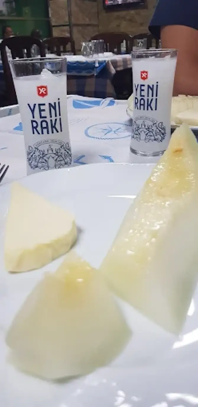 Havuzlu Meyhane - İzmir Mekan Rehberi