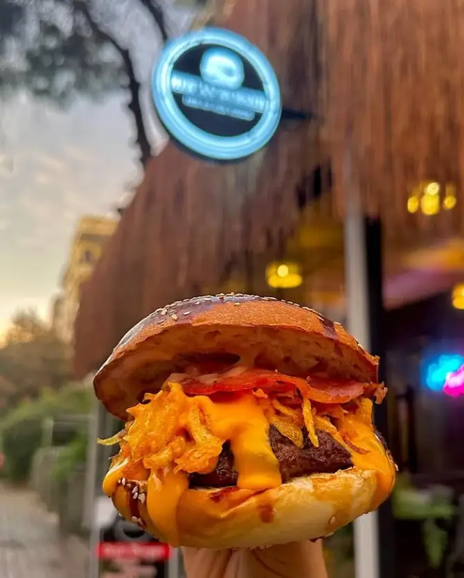 Her An Burger Karşıyaka - İzmir Mekan Rehberi