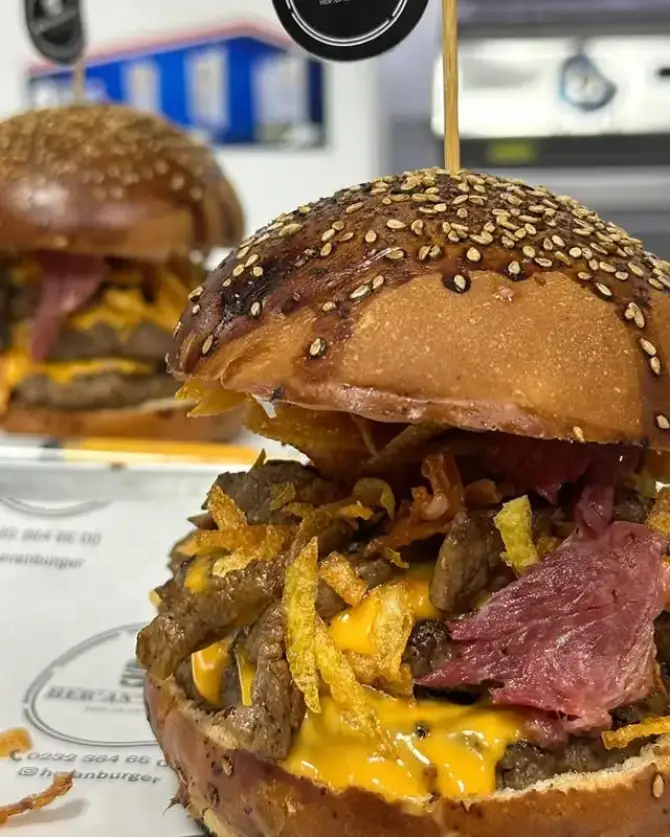 Her An Burger Karşıyaka - İzmir Mekan Rehberi