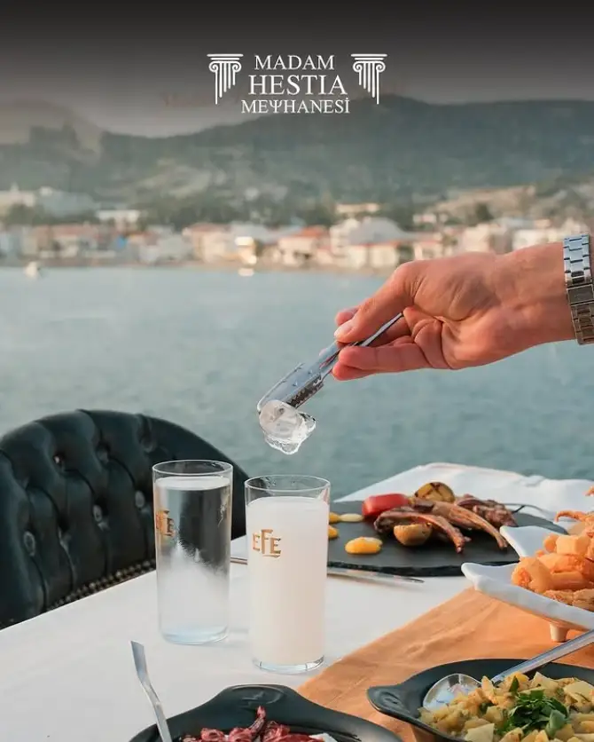 Madam Hestia Meyhanesi Eski Foça - İzmir Mekan Rehberi