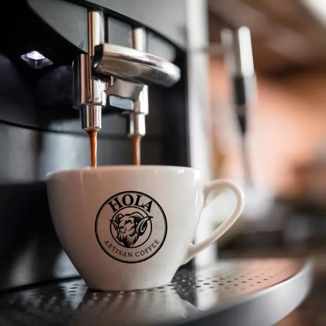 Hola Artisan Coffee - İzmir Mekan Rehberi