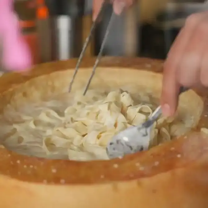 Hola Pasta - İzmir Mekan Rehberi