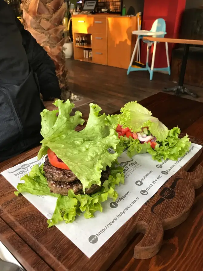Holy Cow Gourmet Burgers & Steakhouse - İzmir Mekan Rehberi