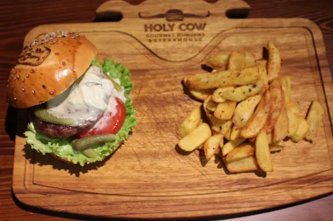 Holy Cow Gourmet Burgers & Steakhouse - İzmir Mekan Rehberi