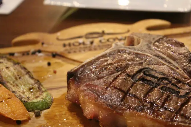 Holy Cow Gourmet Burgers & Steakhouse - İzmir Mekan Rehberi