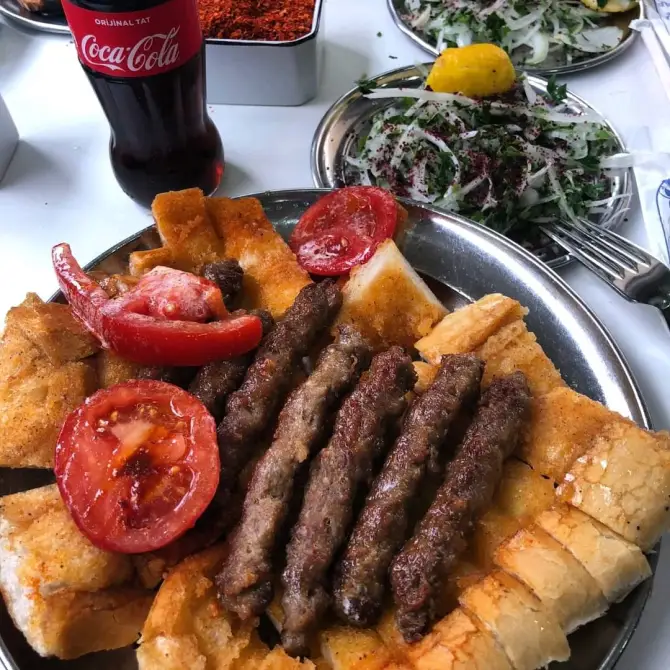Hurşit Kebap - İzmir Mekan Rehberi