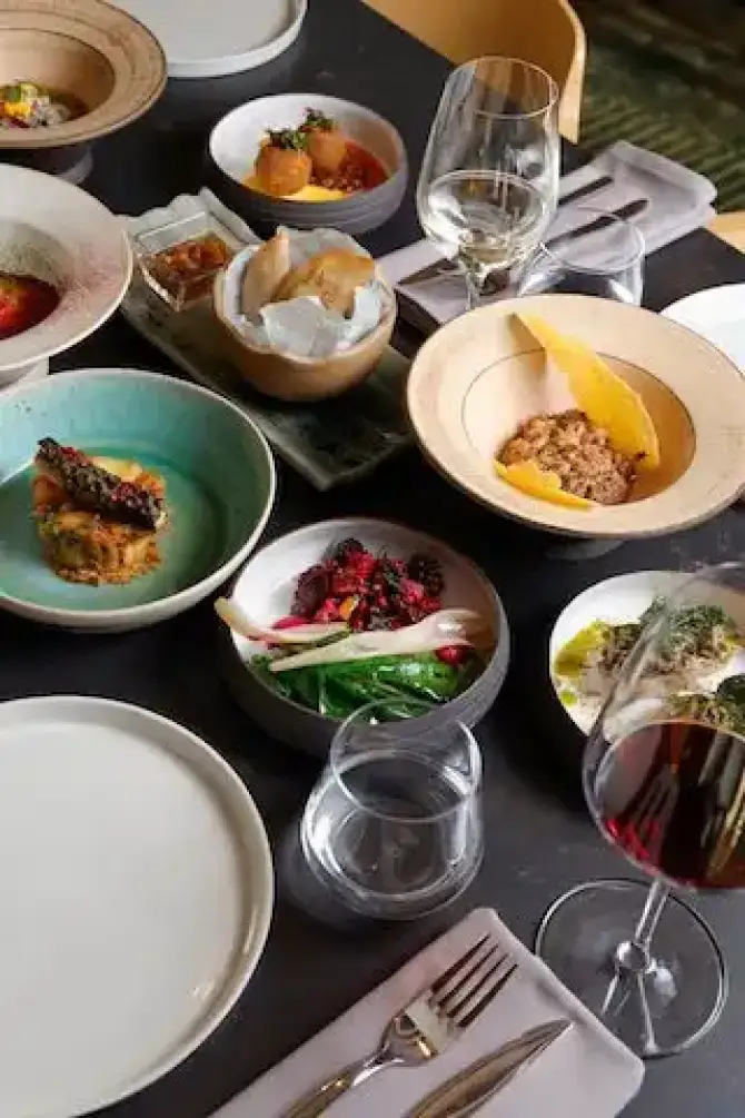 Hus Wines - İzmir Mekan Rehberi