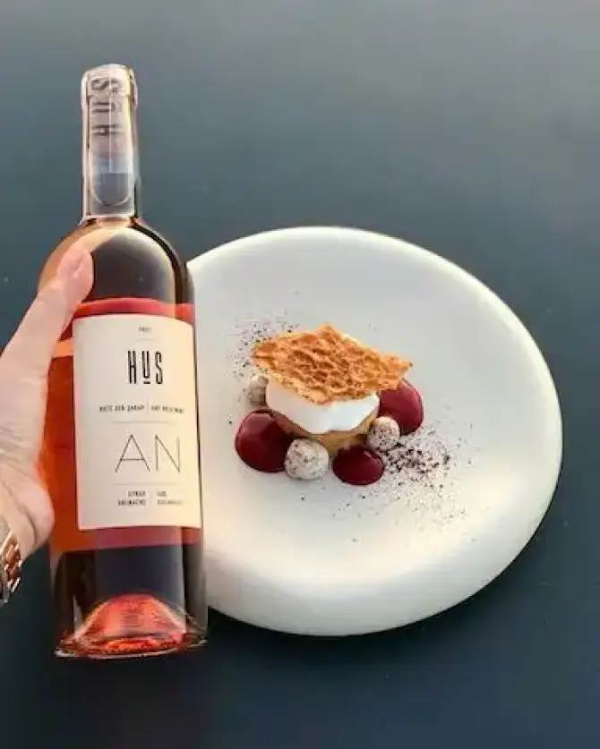 Hus Wines - İzmir Mekan Rehberi