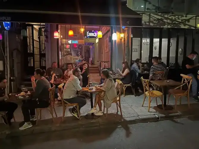 AHPUB CAFE& BAR - İzmir Mekan Rehberi