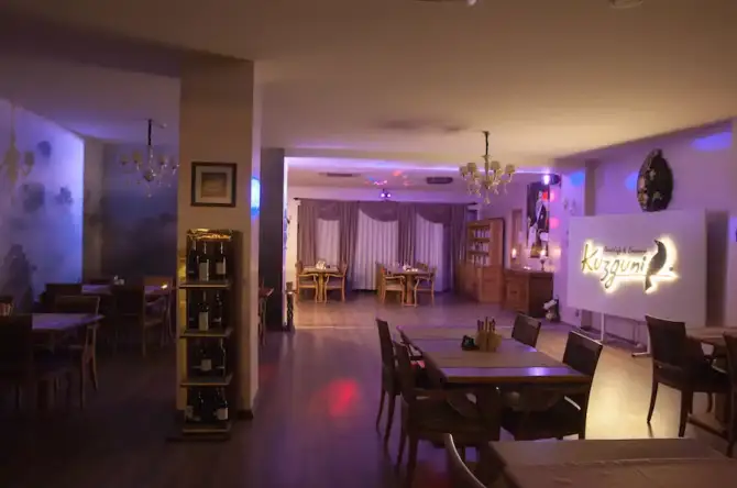 Kuzguni Sanat Cafe & Brasserie  - İzmir Mekan Rehberi