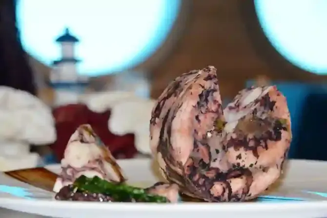 Swissotel Büyük Efes Aquarium Restaurant - İzmir Mekan Rehberi