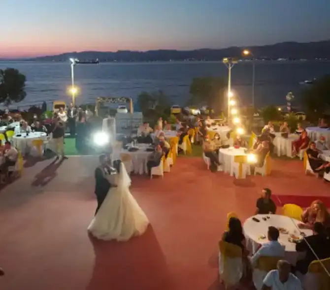 Turkuaz Restaurant Dikili - İzmir Mekan Rehberi