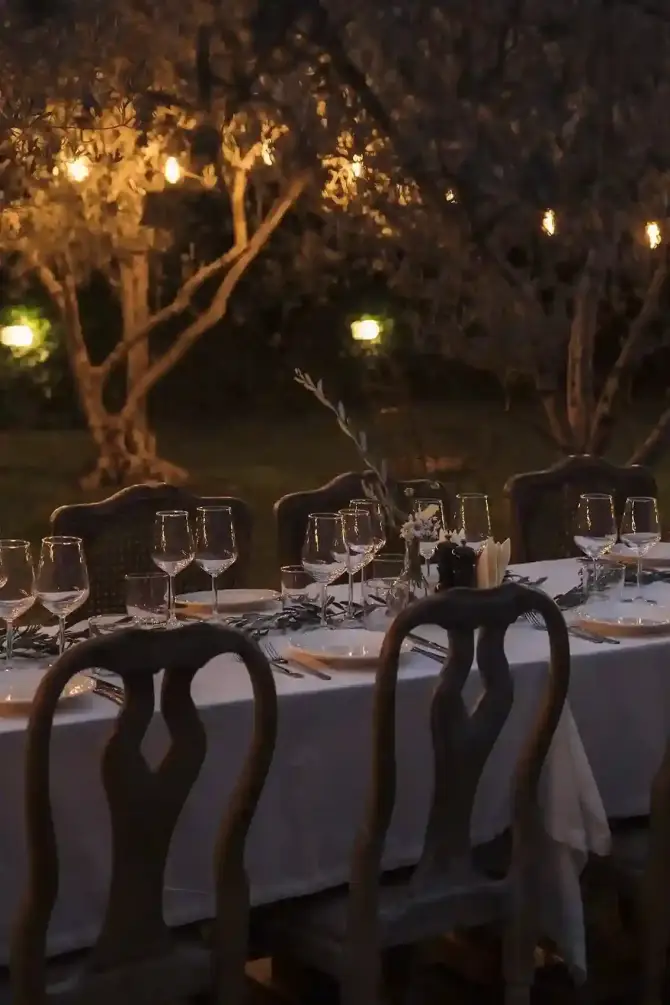 Zeste Restoran Güllü Konakları - İzmir Mekan Rehberi