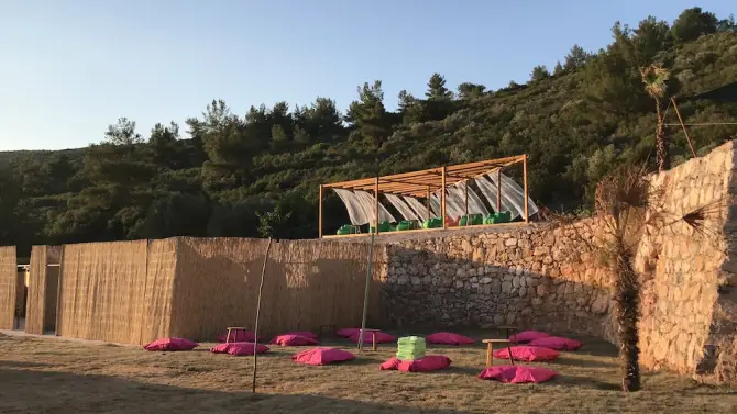 Into the Wild Glamping Alaçatı - İzmir Mekan Rehberi