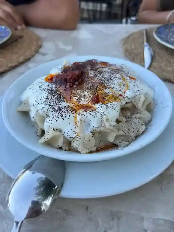 Angelus Şarap Evi - İzmir Mekan Rehberi