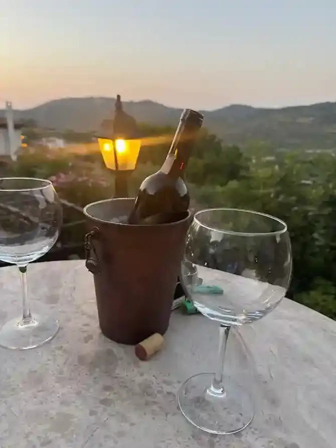 Angelus Şarap Evi - İzmir Mekan Rehberi