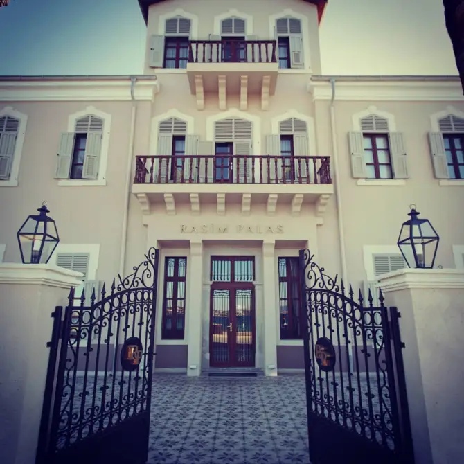 Alliance De La Mer - İzmir Mekan Rehberi