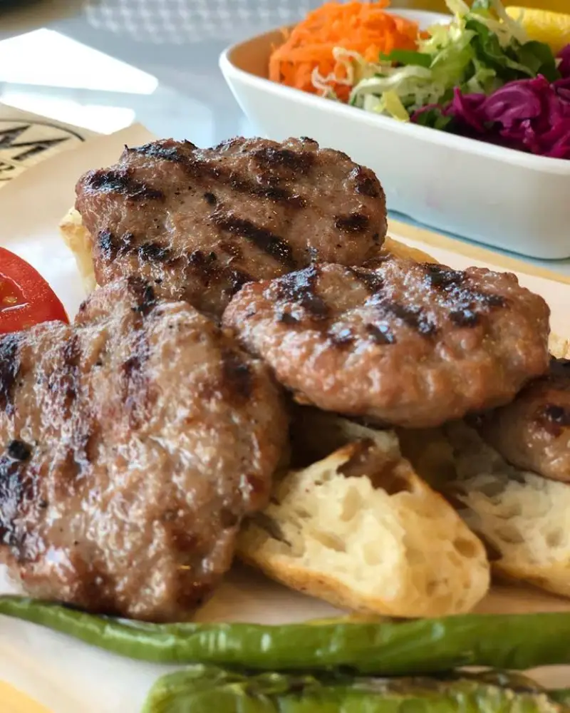 Macır Köfte - İzmir Mekan Rehberi